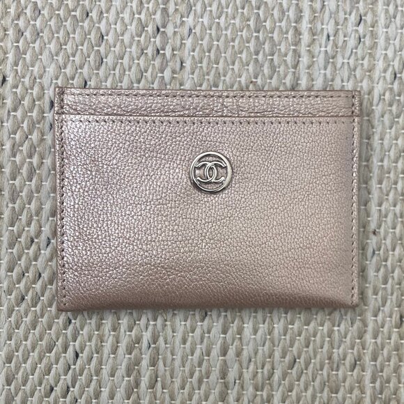 BRAND NEW! CHANEL Rose Silver Leather Credit Card Holder CC Logo